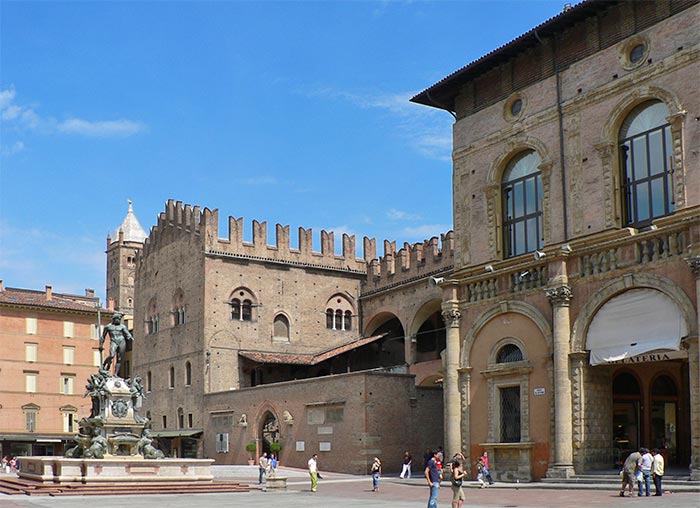 Bologna - Piazza Nettuno