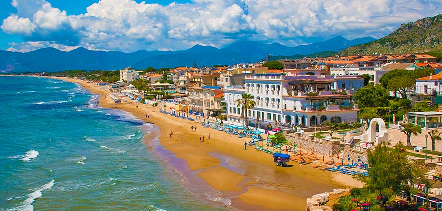 Sperlonga - Latium - Strand mit Hotels