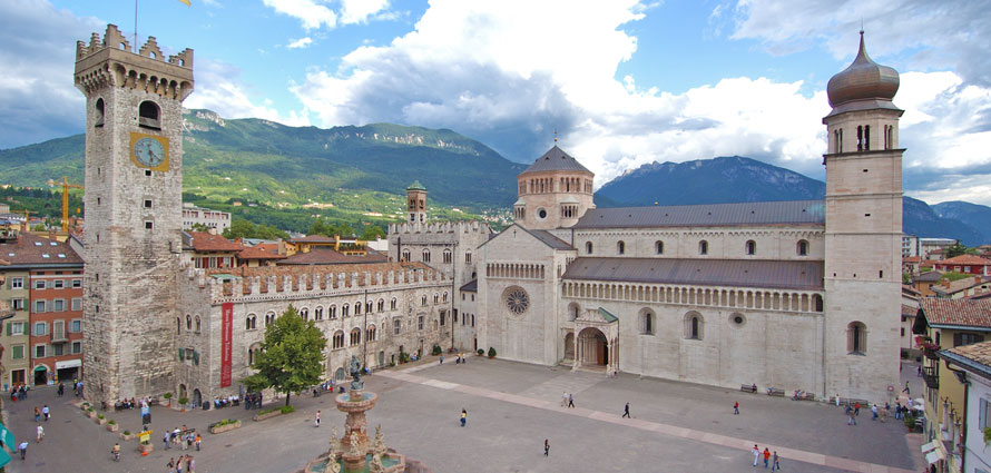 trentino-trient-domplatz-kathedrale-san-vigilio_wik