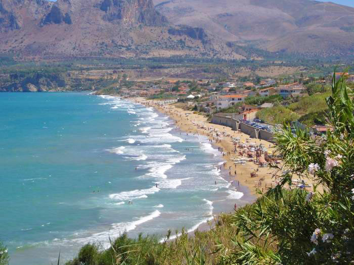 Der Sandstrand "Ciammarita" von Trappeto Der Sandstrand "Ciammarita" von Trappeto