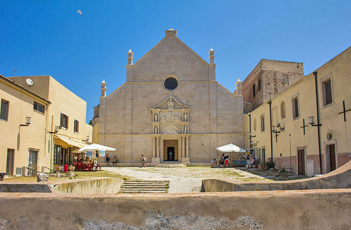 Das Heiligtum von Santa Maria a Mare auf der Insel San Nicola - Tremiti Inseln Das Heiligtum von Santa Maria a Mare auf der Insel San Nicola - Tremiti Inseln