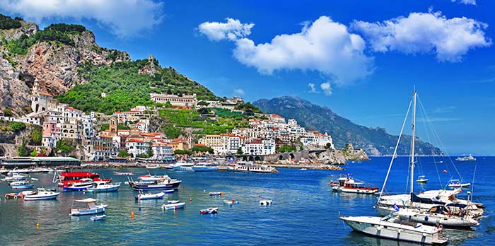 Amalfi - Stadt und Yachthafen Amalfi - Stadt und Yachthafen