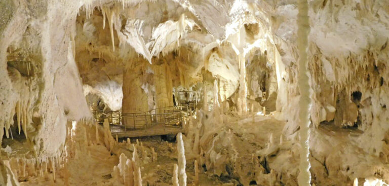 Grotte di Frasassi Tropfsteinhöhlen