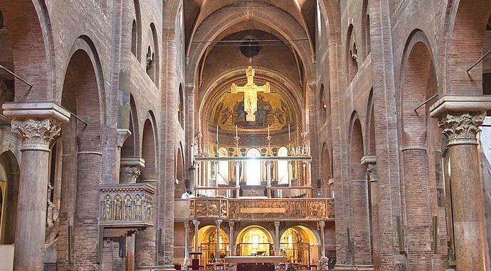 Kathedrale von Modena -Mittelschiff