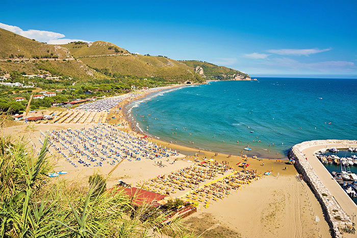 Sandstrand von Sperlonga im Latium Strände im Latium